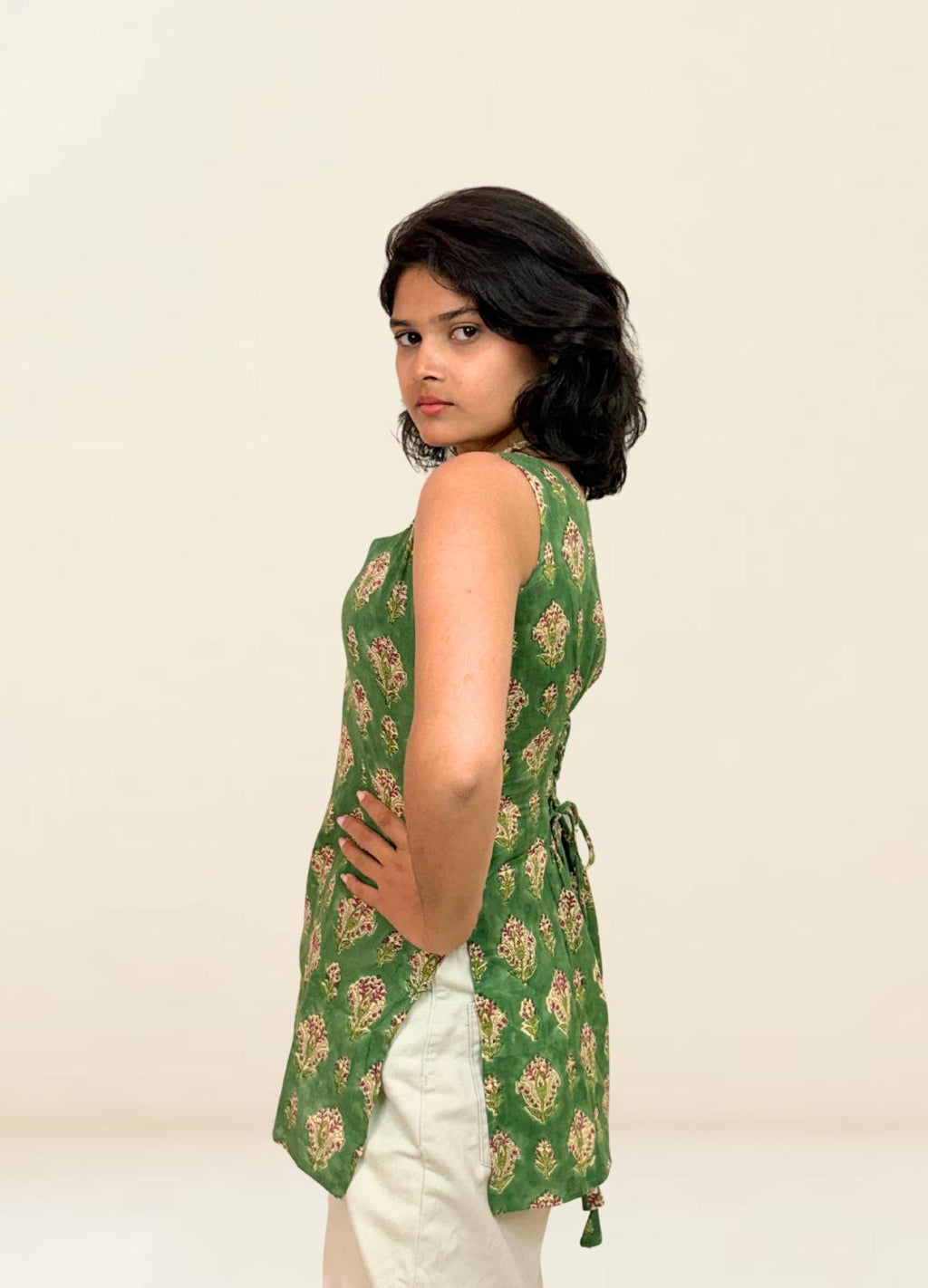 Bagiyaa- Sleeveless Short Kurti