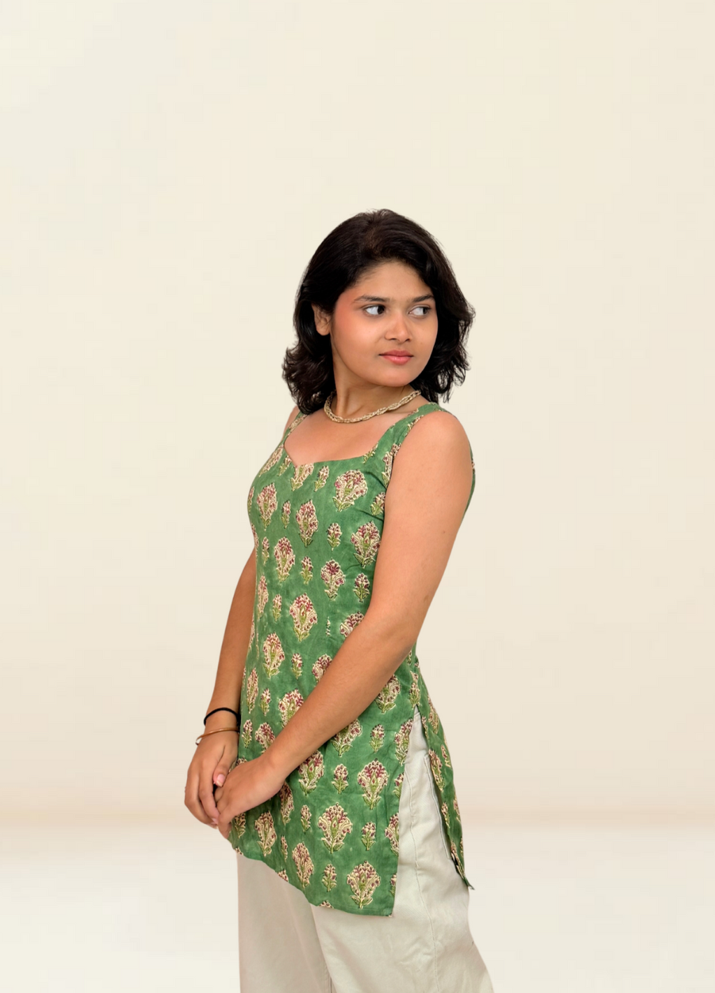 Bagiyaa- Sleeveless Short Kurti